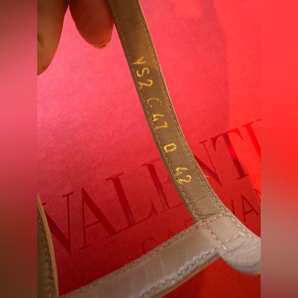 Valentino Garavani Women's Nude/Pink Tonal Rockstud Sandal Block Heels - Picture 13 of 17